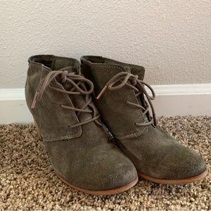 Size 7.5 Toms Lace-up Booties, Olive Green